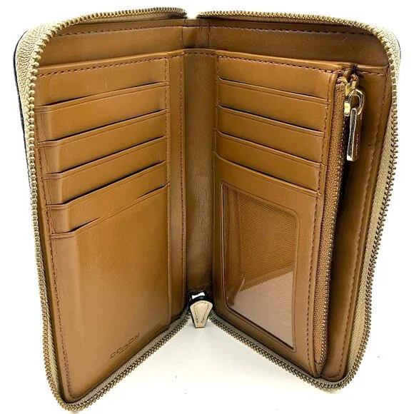 Coach Medium Id Zip Wallet In Signature Canvas - Picture 4 of 4